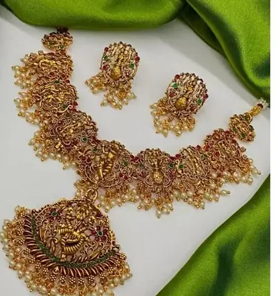 Must Have Jewellery Set 