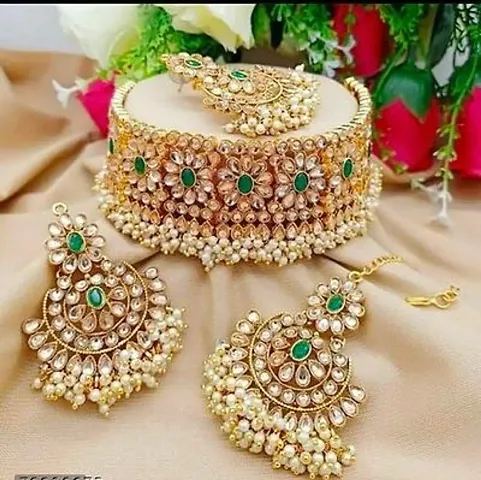 Women Kundan Choker Set