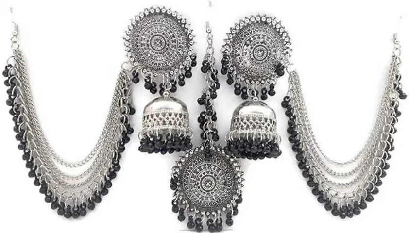 Traditional Earrings and Maangtikka Set