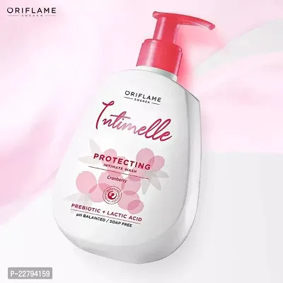 ORIFLAME FEMINELLE Protecting Intimate Wash Cranberry-300 ML.