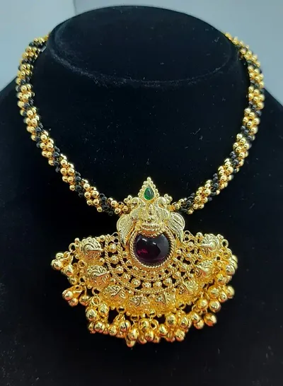 Vardaniya Feminine Golden Alloy Necklace