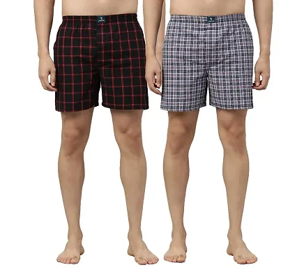 Jovenes en shorts deals