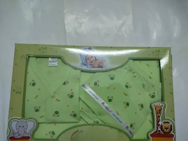 New Born Baby Gift Set of 5 Items, Open Half Sleeves Jhabla Vest, T-Shirts, Pyajama Pant, Cap, Towel, Handkerchief Gift Set for Infant Babies 0-12 Months