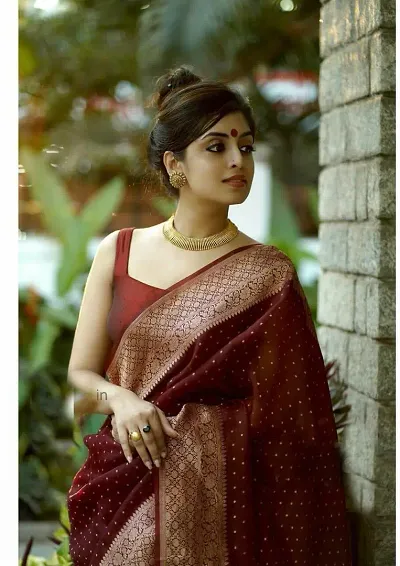 Attractive Silk Blend Saree with Blouse piece 