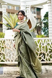 Stylish Green Silk Blend Saree With Blouse Piece For Women-thumb1