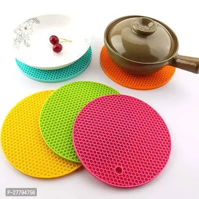 Silicone Round Hot Pot Holder Mat Heat Resistant Disc Pads Kitchen Insulation Anti-Slip Coasters Dining Table Mat (Pack of 4 Multicolor)