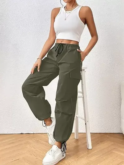 Elegant Green Lycra Solid Cargo Pant For Women