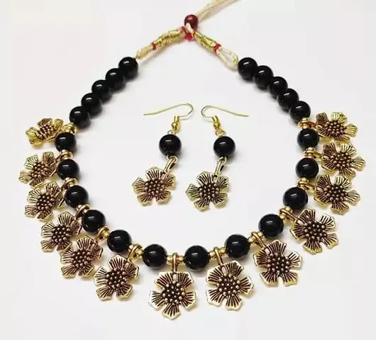 Flower Glass Beads Necklace