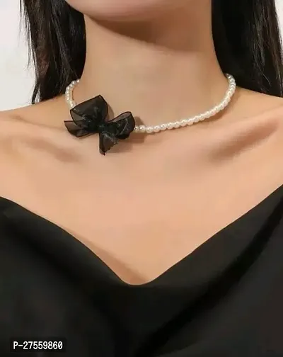 Classy Bow Pearl Necklace