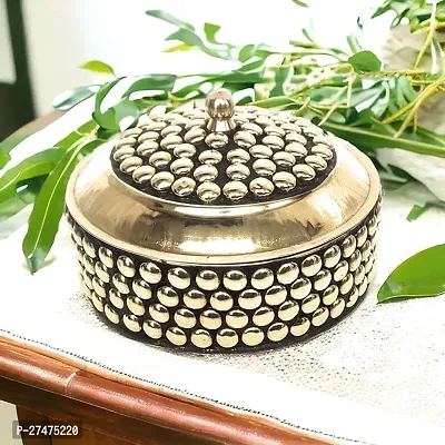 Blissful Decor presents Round Brass Box , Sindoor Box , Coin Box Brass Sindoor Box, Small Brass Button Design Kum Kum Box. Colour Pack of 1 for Women and Home Decor (Medium)