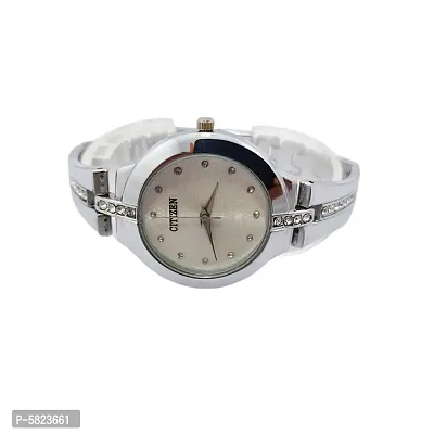 Stylish White Stainless Steel Chain Strap Analog Watch For Women