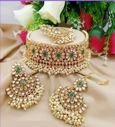 Women Kundan Choker Set