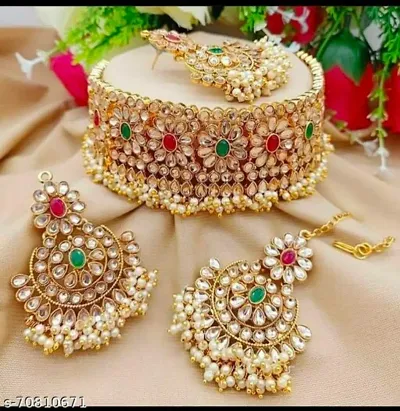 Women Kundan Choker Set