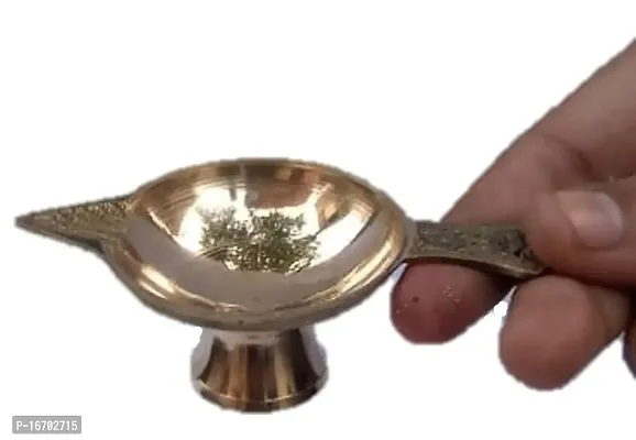 Mii Art Antique Mughal Design Brass Item,Brass single traditonal Arti Diya Arti Diya oil Lamp Pooja Deepak with Handle for Pooja Pital Ka Diya,Brass arti Diya Handicraft item (Color-Golden)(Material-Brass)(Size-9cm) Pack of 1 pcs