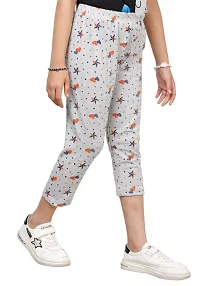 Stylish Grey Cotton Blend Printed Capris For Girl-thumb3