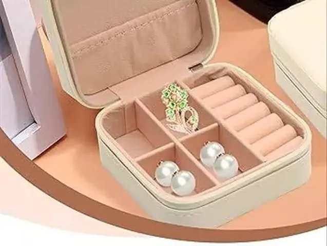 Trendy PU Leather Solid Jewellery Organiser Box