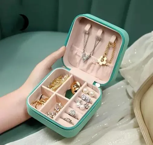 Travel Jewelry Organizer, Portable Jewelry Box Travel Mini Storage Organizer Portable Display Storage Box For Rings Earrings Necklaces Gifts