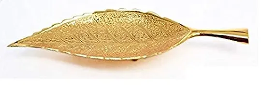 Skywalk Hand Crafted Metal Brass Tray in Leaf Shape with NAKKASHI Work, Tray for Serving, Collectible Art,Perfect for Home Decoration and Gifting
