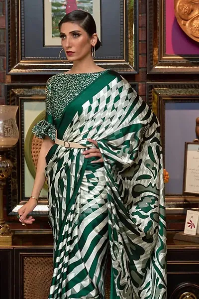 Classic Saree With Blouse Piece For Women