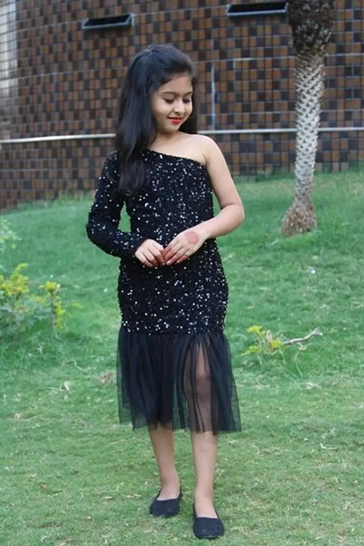 Small girls Black Dress Hanging sequence and Bodycon shape (One shoulder neck )