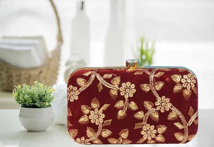 Trendy Velvet Embroidered Bridal Box Clutches With Metal Sling Chain