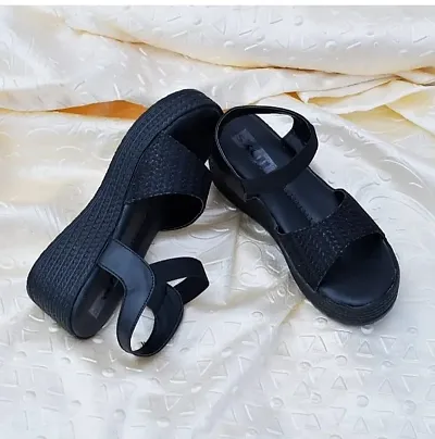 Stylish Latest Fashion Crock Strap Heel Sandal For Women Girls