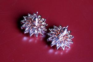 Floral Design American Diam Stone Stud Earring-thumb3