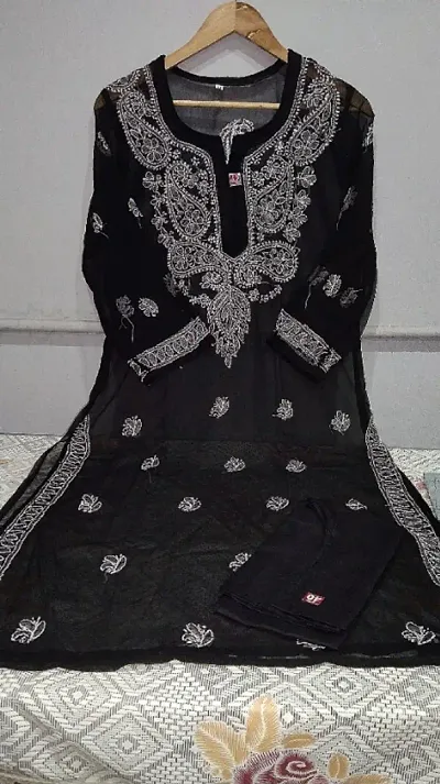 Stylish Hand Crafted Lucknawi chikan kurti set wiith inner