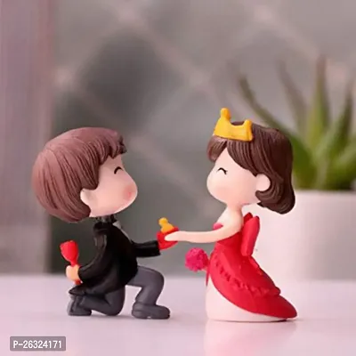 Cute Proposing Couple Miniature Showpiece- Best for Gifting and Home Decor - Height 5.5 cm