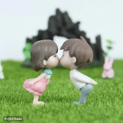 High Quality Cute Kissing Couple Miniature- 2 Inch Height, Perfect for Gifting, Garden Decor and Home Decore