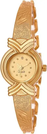 Women oval wrist watch