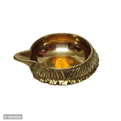 RACE MINDS Traditional Brass Kuber Vilakku Diya Puja Deepak Diya, Oil Lamp for Home Decoration, Pooja and Diwali(DV02) (Size 4 4.5X5.5X3 cm, 1)