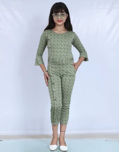 Trendy Blend Stretchable Capri Jumpsuit for Girl