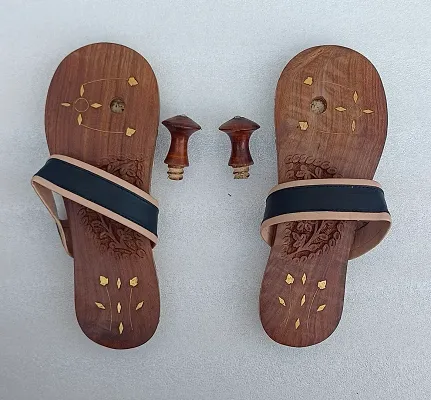Image of The Same Wooden Slippers In A Row Stand-JX864426-Picxy-thanhphatduhoc.com.vn