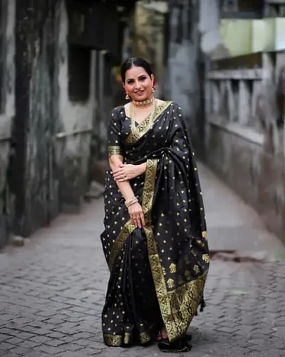 Attractive Silk Blend Saree with Blouse piece 