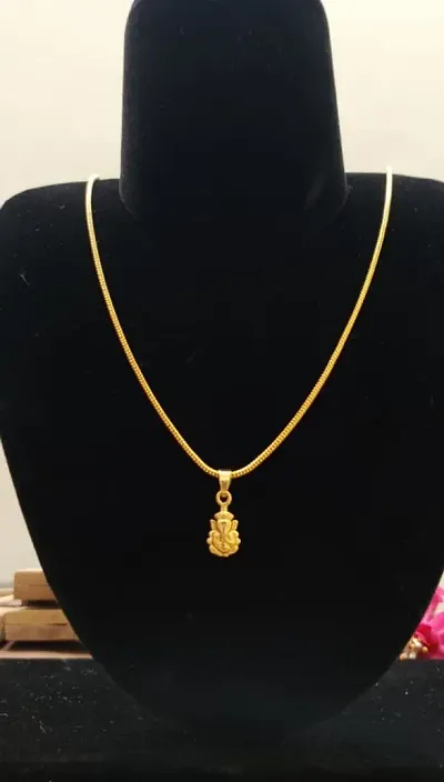 Chunky Fashionable Artificial Plated Chain & Pendant