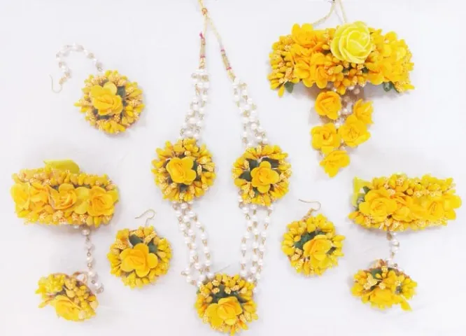 Traditional Floral Style Haldi Mehnadi Necklace Set