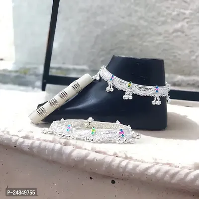 Shimmering Silver Alloy Emerald Anklet For Women