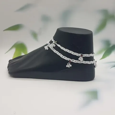 Stylish Silver Emerald Anklet