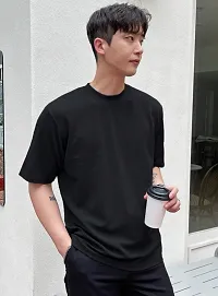 Men Solid Round Neck Cotton Blend Drop Shoulder Oversized T-Shirt Black-thumb1