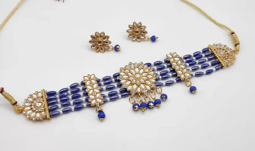 Feminine Alloy Moti And Kundan Choker Jewellery Set