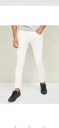 Men White Carrot Slim Fit Mid-Rise Slash Knee Stretchable Jeans