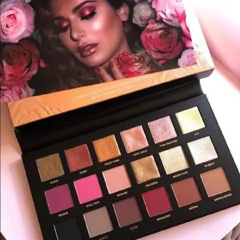 Professional Quality Eyeshadow Palette With Makeup Essentials Combo