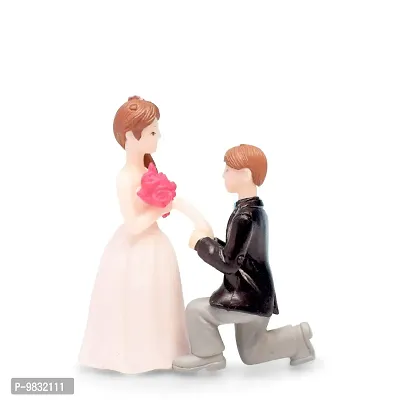 iDream Proposing Guy Resin Showpiece Couple Miniatures Valentines Gifts for Girlfriend (White)