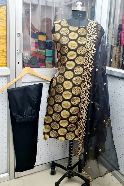 Stylish Jacquard Kurta And Pant With Dupatta Set For Women