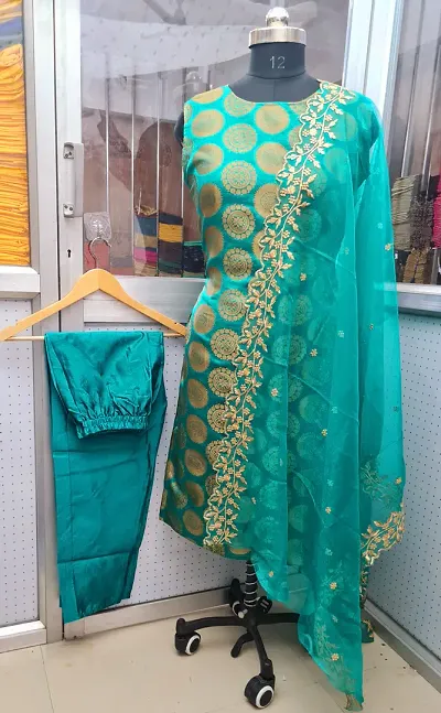 Stylish Jacquard Kurta And Pant With Dupatta Set For Women