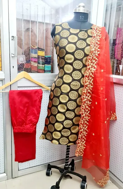 Stylish Jacquard Kurta And Pant With Dupatta Set For Women