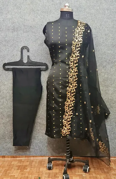 Stylish Jacquard Kurta And Pant With Dupatta Set For Women