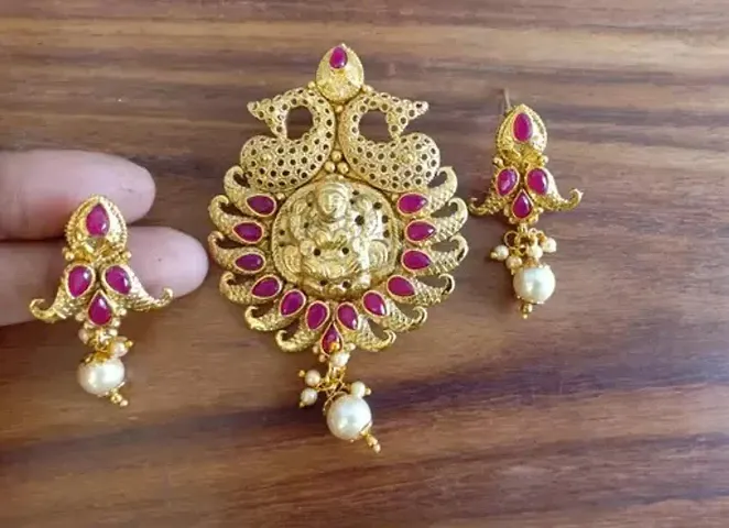 Shimmering Golden Alloy Stone Jewellery Set For Women