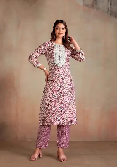 Stylish Abstract Kurta Pant Set For Women